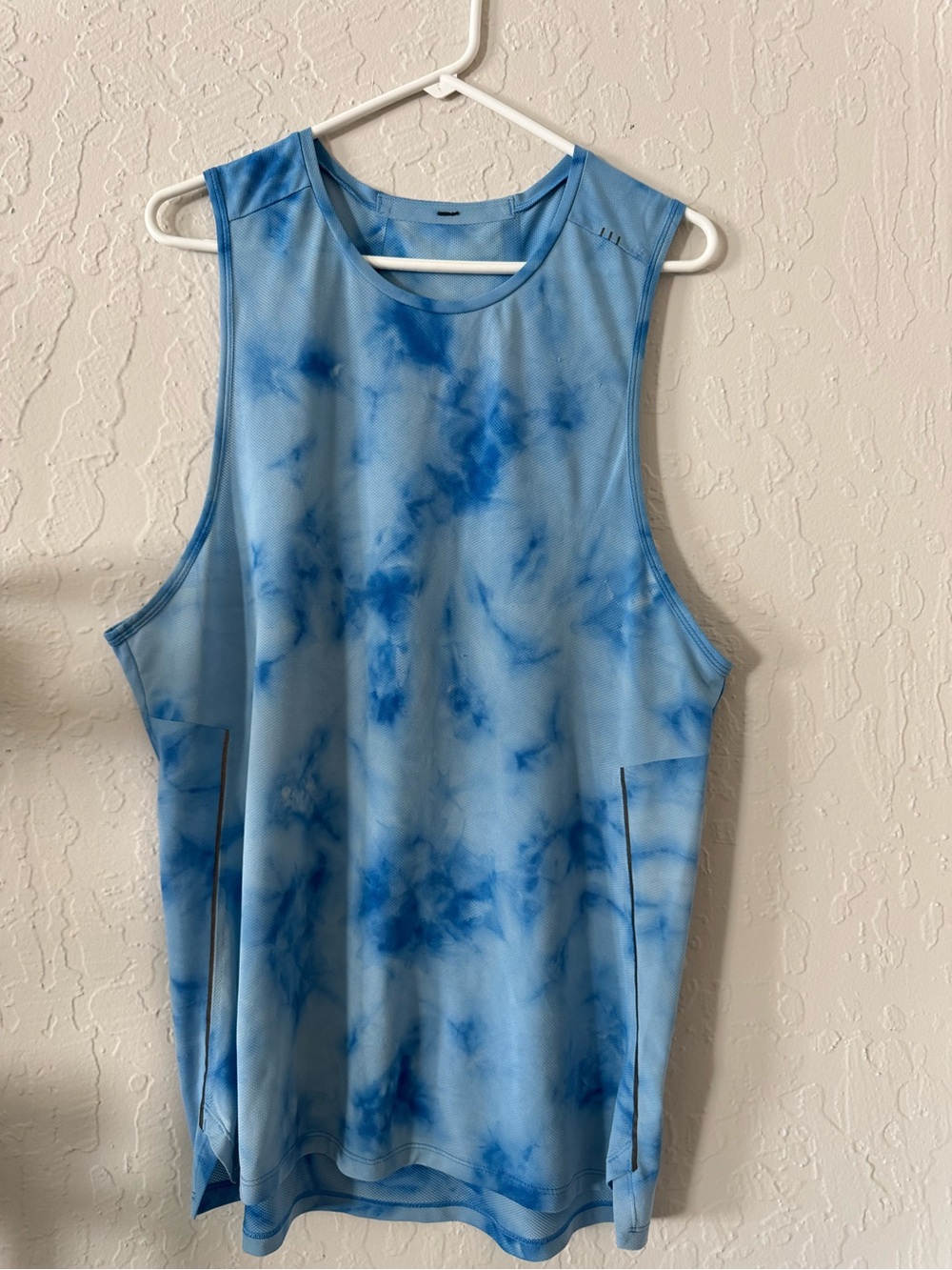 Lululemon men’s Blue Tie-Dye Tank Top XL